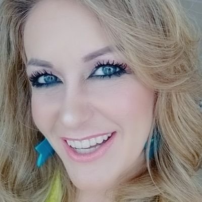 Comunicadora de profesión y vocación, en todo lugar y tiempo. No permitiré que callen mi voz.