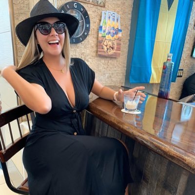 Fashion Designer, I love music 🎵, Coffee Addict, Traveling, Music Festivals, Beach 🏝And Getting to people.