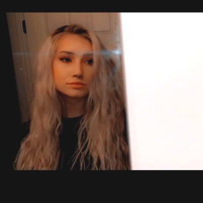 LedingAndrea's profile picture. {\__/}. 🌈🌊🦄~ 🦋🦋🌞🌸