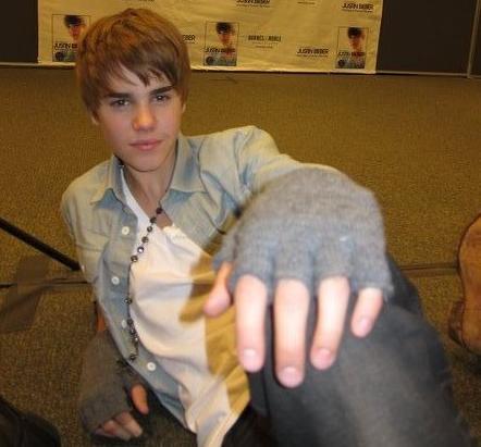 HELLYEAHJBIEBS's profile picture. *this isn't a bio this is just pure imagination*