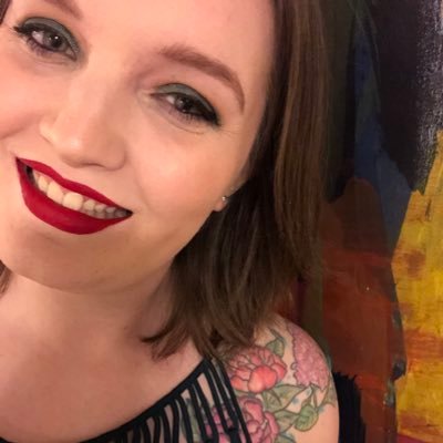 27. Iowa native, Illinois transplant. Officially smarter than Jack Barakat. She/Her.