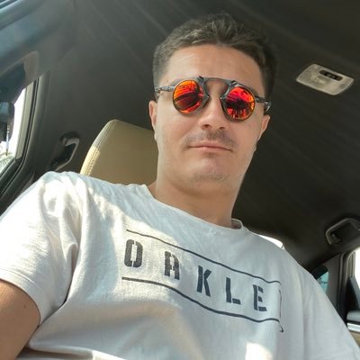 Gosto de viver a vida intensamente,minha meta é ser feliz sempre! O amanhã só pertence a Deus!