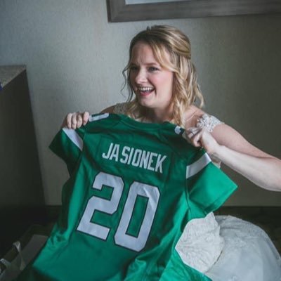 Laurenx3's profile picture. Mrs. J 💚