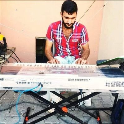 Duyduğum en güzel şarkı senin sesin,
Gördüğüm en güzel gözler senin gözlerin,
Dokunduğum en güzel yüz senin yüzün,
Kokladığım en güzel koku senin saçlarının kok