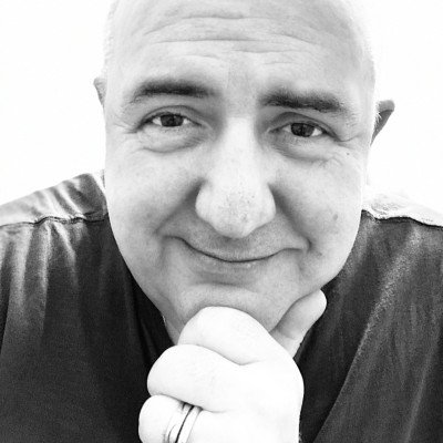 Senior Professional. Former Entrepreneur, Tech Futurist. Writer. Performer. In love with my family, volley and the stunning beauty. 🇮🇹🇺🇸🇪🇸🇫🇷🇧🇷