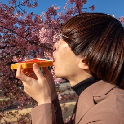 人力舎所属です。ご飯食べてる写真をインスタグラムにあげてます、いいね欄にも。「真空ジェシカのラジオ父ちゃん」毎週土曜19時podcastラジオクラウドSpotifyで配信。快楽天でコラム。ネタとギガラジオ→https://t.co/MAKBsjM2Ii