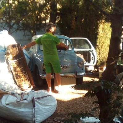 Me gusta ayudar a la gente,me gusta mi trabajo en jardinería y me encanta pasar mucho tiempo con mis hijos,viajar mucho,restaurar,el cine y el mar.
