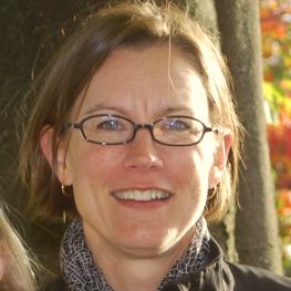 Marketer with an eye on building design. Tree hugging trail runner, knitter, and mom.