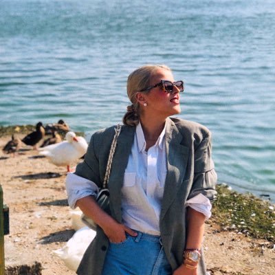 ΚΑΛΩΣ ΗΡΘΑΤΕ ΣΤΟ TWITTER MOY! Κάποια που δεν γνωρίζετε είναι ήδη θυμωμένη μαζί σας😇