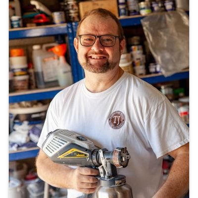 Dulux Select Decorator of the Year 2018
Presenter of the Fix Radio Painting and Decorating Show. Visit our website to Book a Video Appointment