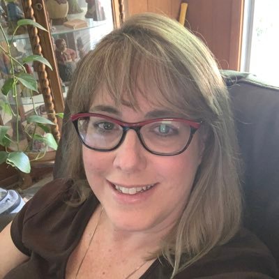 Wife, mother, sister, daughter, teacher. loves time with family and educating kiddos!