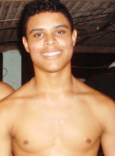 Sou estudante de Farmácia, voluntário do Vida Urgente e nas horas vagas prático Jiu-Jitsu, jogo futebol e adoro uma praia