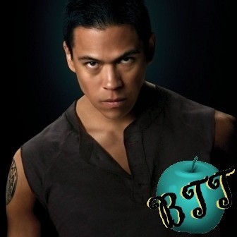 HalfNakedAlpha's profile picture. Living in Lapush, wondering what the hell is going on with me. I thought the legends were just a myth, now I am a shapeshifter. What now?