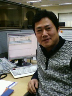 40대男 /  청주 및 서울 / 럭비 / 낚시 / UFO / 역사 / 어렸을땐 나르시스트, 지금은 염세주의자 / 로또 1등되면 당연한 일인 듯 담담할 것 같다 / 근면함도 능력이다,고로 나는 능력이 없다 /