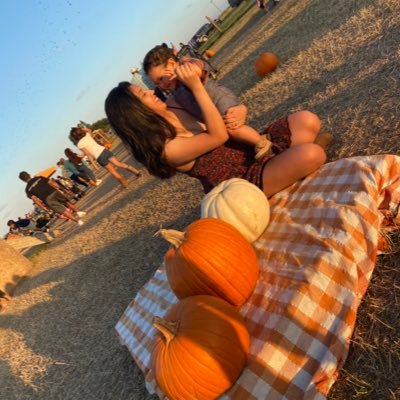 natalieee132's profile picture. married | a mom | dog mom 🐶