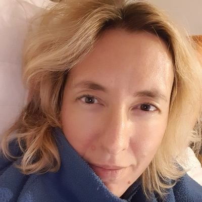 Ex-historienne, féministe, malade chronique, neuroA 🌻 très très grande et très très fatiguée