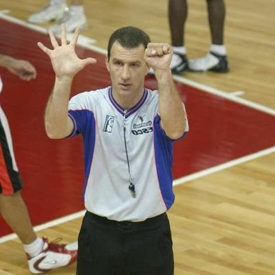 Siempre Estoy. Arbitro Internacional de Basket