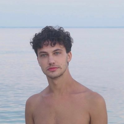 Sono quello che mette le reactions invece di rispondere, però i miei amici mi amano lo stesso