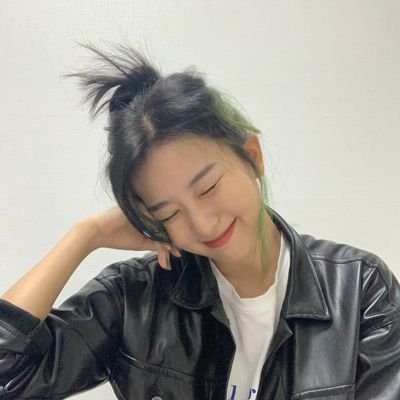 ImHereForRedVelvet👀 ....and aespa👁👁 https://t.co/Jn1Jdc8KQB