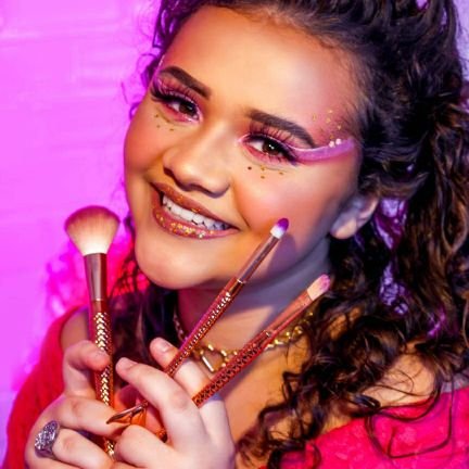 maquiadora - @analuisasg19
designer gráfica
@TUPIVAGNER 💞