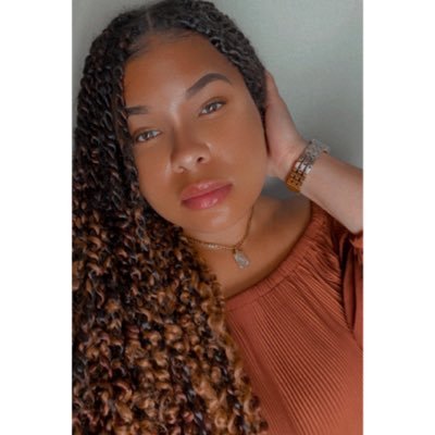 Jer. 29:11| Mental Health Advocate 💛| Poet | Doer | Believer | Grow through what you go through. 🌻