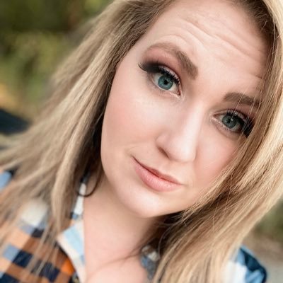 southernmess_19's profile picture. 🐶12.14.13 • 💑03.04.15 • 👦🏻 01.06.19 • 👧🏼 02.20.22 • 30 • 👻: fearless_alli • #Bookish • I'm known as the girl on her second marriage at the age of 21 🖖🏼