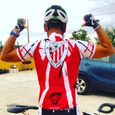 Txistulari, a veces DJ. Mendizale y SOCIO DEL ATHLETIC. Coleccionista de pins de peñas y de vídeos de partidos del Athletic, tengo más de 1600 partidos grabados