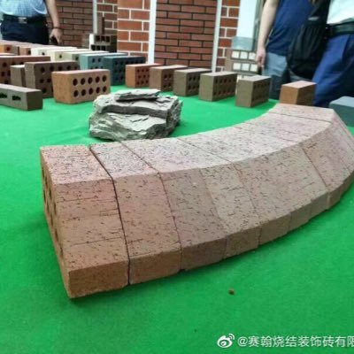 Saihan Brick Industry International Trade: Production and operation of clay sintered bricks, fair-water wall bricks, clay terracotta roof tiles, terracotta ！