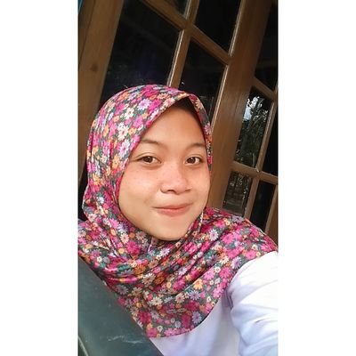 riskayuana07's profile picture. 