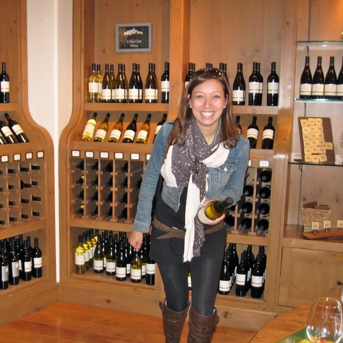 loves: wine, picnics, dog-walking adventures, singing at inopportune moments, pilates, Sunday sleep-ins, good friends + great food.
