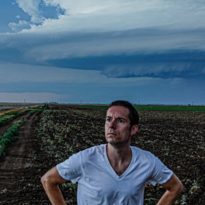 Meteorologist, storm chaser; photographer. Instagram: stormchaserQ