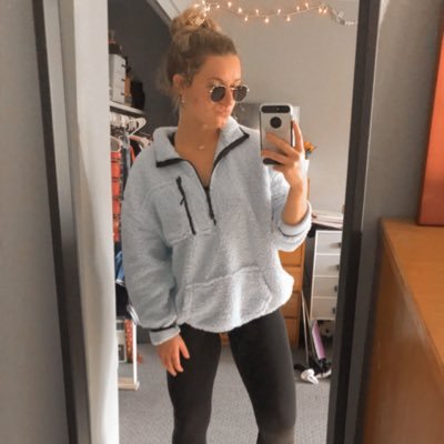 avxnt19's profile picture. all panic. no disco.