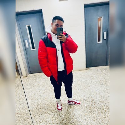 roosee57's profile picture. 