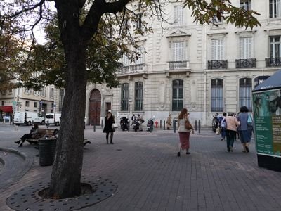 je m'intéresse á l'histoire, la géopolitique, l'histoire militaire et la philosophie
