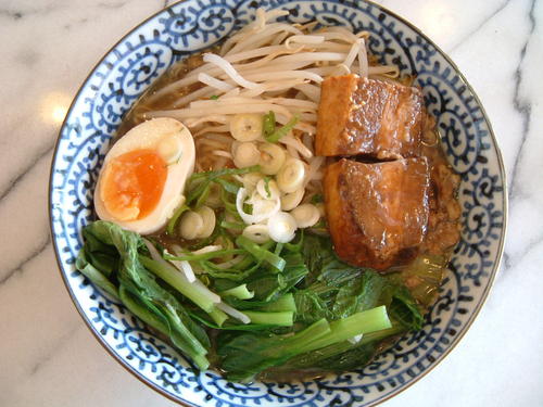 家電屋、空調、リフォーム、飲食店牛筋ラーメンの一茶を経営しています。自分で調理しています。この先は一茶の牛筋ラーメンを皆様に食べてもらいたいと思って頑張っています。