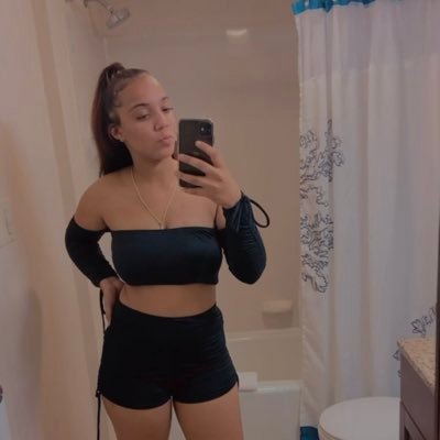 jthequeennnn's profile picture. 👑.