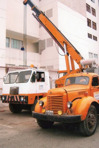servicio de gruas montacargas y transportes pesados desmontaje y montaje de maquinas industriales a nivel nacional tel 3350884