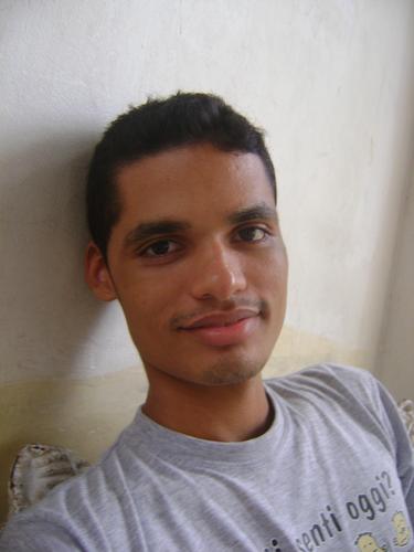Todo mundo acha que sou preguiçoso, eu não me importo; acho que eles estão loucos, correndo pra todo lugar tão rápido, até perceberem que não há necessidade
