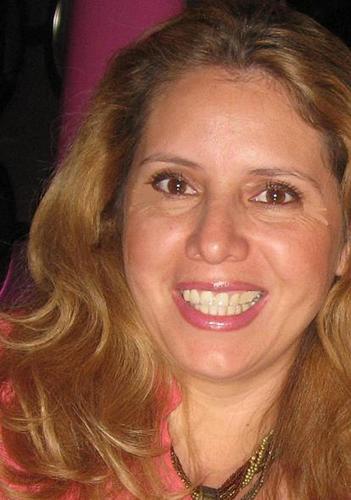 Married with 3 children./Casada con 3 niños.
Teach 3rd gr./Enseño 3ro.