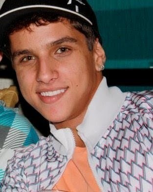 20 anos, Aquariano, solteiro, baladeiro &' feliz :) VOU TE SEDUZIR Follow now !