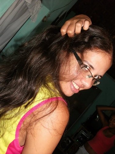 sou uma menina meiga,bonita e carinhosa que adora fazer amizades,quando quiser se comunicar entre e deixe recado no meu twitter..bjsss