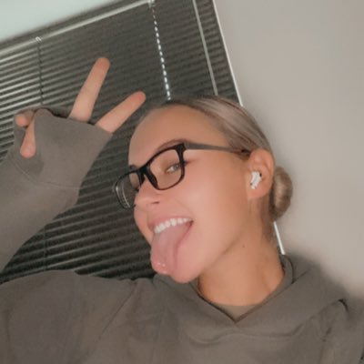 schelsnyder's profile picture. single mom with no kids