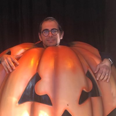 Et on disait qu’il avait trop d’style et qu’il vendait du rêve aux ladies / Mes tweets engagent Barack Obama, le Pape et Thierry Beccaro.
