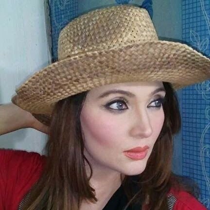 johardon2013's profile picture. In This World There are 2 kinds of Peoples......
1.Those are see to meee
2.Those are not see to mee
          ♥♡♥♡♥