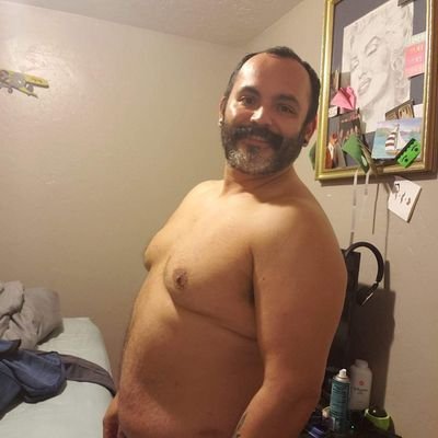 Here to follow you sexy big boys! Big boys, chubs, superchubs, mega chubs all get love from me!