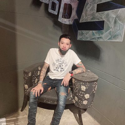 HrtSHRmdabE4kRw's profile picture. 