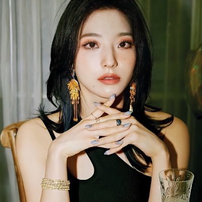 Faceclaim of Lee Saerom from Fromis 9 — 1997's pride