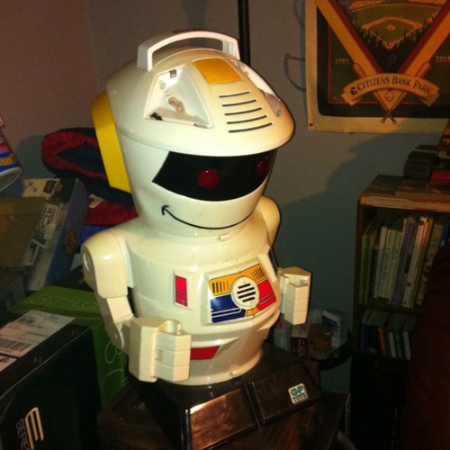 Binger_138's profile picture. this machine kills fascists!  my whiskey always covers my ice.