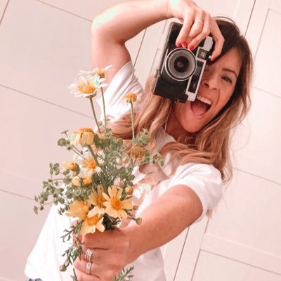 Diseñadora Gráfica y creadora de contenido. Mamá de dos terremotos.