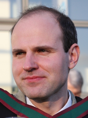 vldpopov's profile picture. A #FinTech practitioner interested in disruptive financial services solutions.